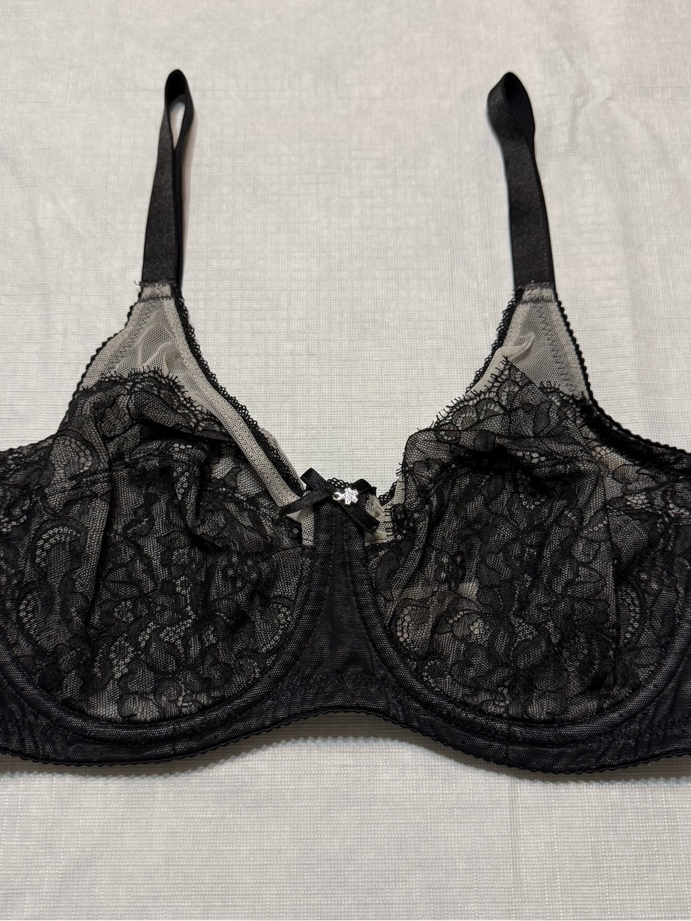Wacoal Black 32D Lace Underwire Bra with Floral Detail 855186